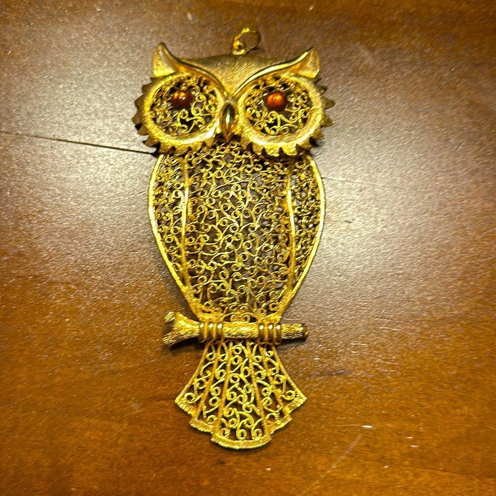 Women’s golden owl pendant